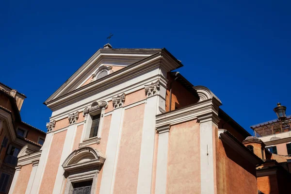 Церковь Санта-Кроче-э-Сан-Бонавентура-Пиларж, построенная в 1695 году — стоковое фото