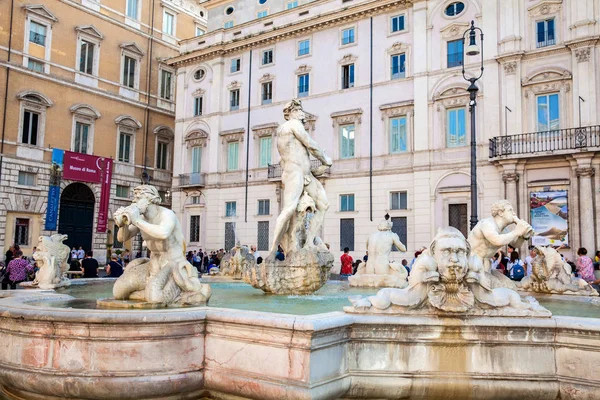 La Fontana del Moro o Fontana del Moro situata in Piazza Navona a Roma — Foto Stock