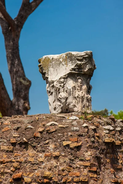 Remains of columns of the ancient buildings at the Roman Forum in Rome — Stock Photo, Image