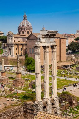 Roma'daki Roma Forumu'nda Castor ve Pollux Tapınağı veya Dioscuri kalıntıları