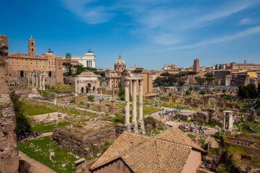 Roma'daki Roma Forumu'nun antik kalıntılarının görünümü