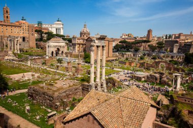 Roma'daki Roma Forumu'nun antik kalıntılarının görünümü