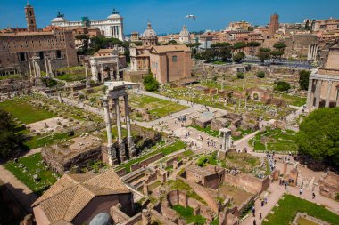 Roma'daki Roma Forumu'nun antik kalıntılarının görünümü