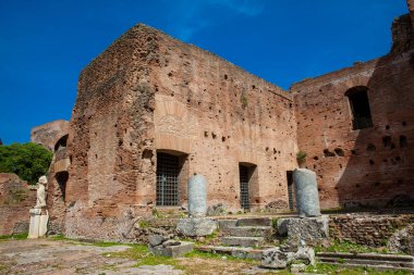 Roma'daki Roma Forumu'nda Vesta Bakireleri Evi'nin antik kalıntıları