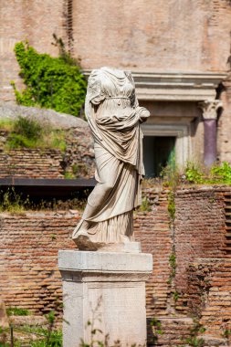 Roma'daki Roma Forumu'nda Vesta Bakireleri Evi'nin antik kalıntıları