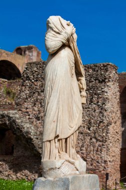 Roma'daki Roma Forumu'nda Vesta Bakireleri Evi'nin antik kalıntıları