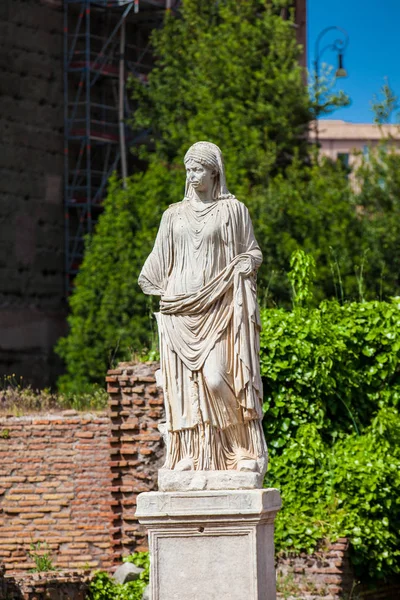 Antichi ruderi della Casa delle Vergini Vestali al Foro Romano di Roma — Foto Stock