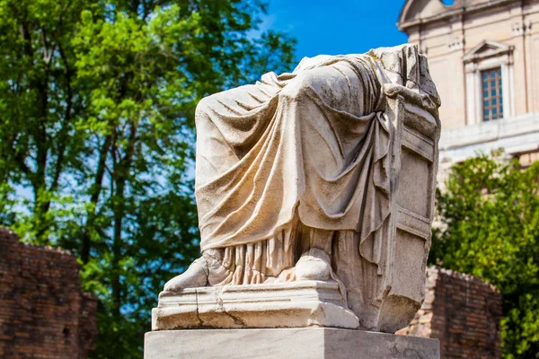 Antichi ruderi della Casa delle Vergini Vestali al Foro Romano di Roma — Foto Stock