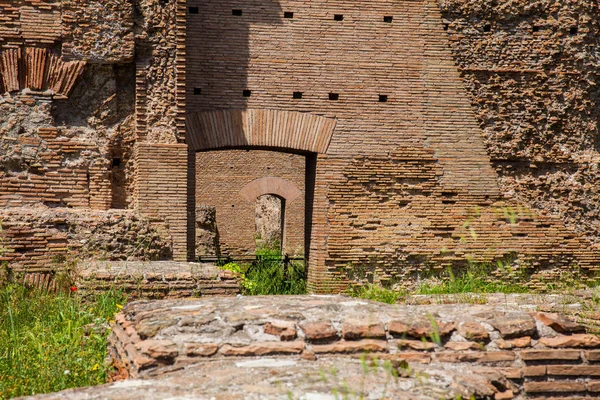 Ruinerna av palatset Septimius Severus eller Domus Severiana på Palatinen kullen — Stockfoto