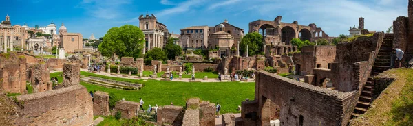 Vista panorâmica das antigas ruínas do Fórum Romano em Roma — Fotografia de Stock