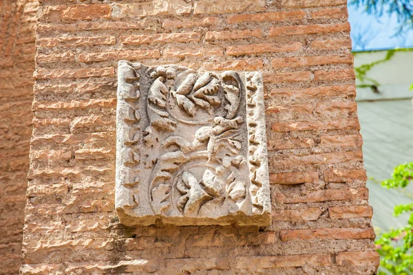 Detail van steengravures in de oude ruïnes van de Domus Augustana op Palatine Hill in Rome — Stockfoto