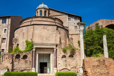 Roma Forumu'nda Antik Romulus Tapınağı