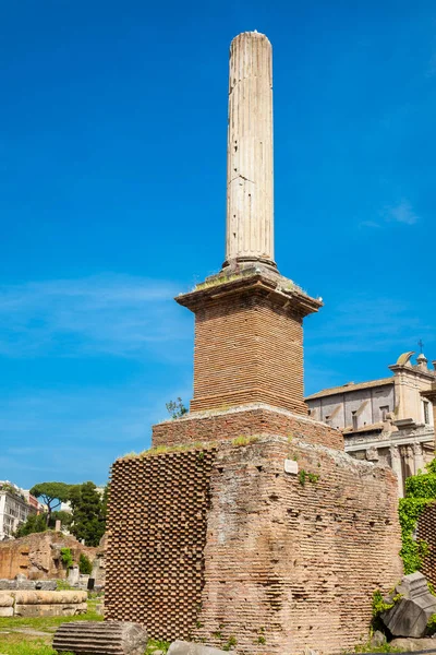 Honorary Column at the Roman Forum in Rome — Stock Photo, Image