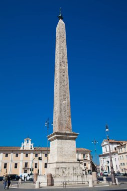Lateran Dikilitaş'ı ziyaret eden turistler, M.Ö. 15.