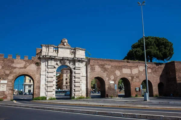 Porta San Giovanni una puerta en la Muralla Aureliana de Roma —  Fotos de Stock