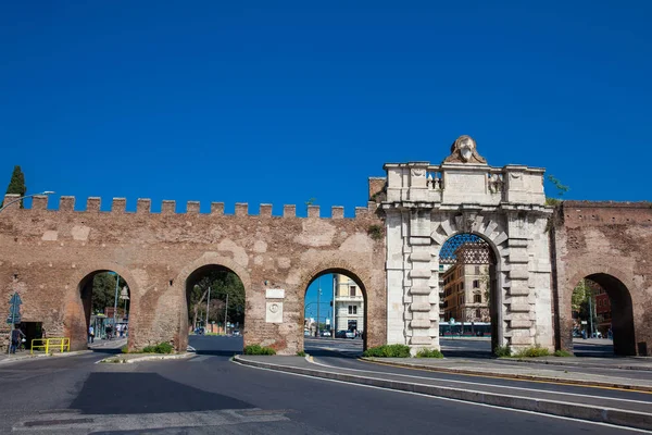 Porta San Giovanni una puerta en la Muralla Aureliana de Roma —  Fotos de Stock