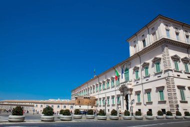 İtalya Cumhuriyeti Cumhurbaşkanı'nın Quirinal Sarayı resmi ikamet Roma'da Piazza del Quirinale görülen