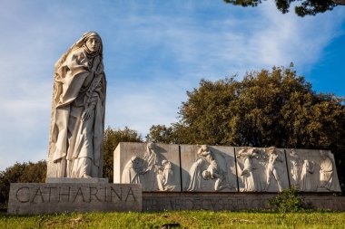 Castel Sant Angelo Siena Catherine Anıtı