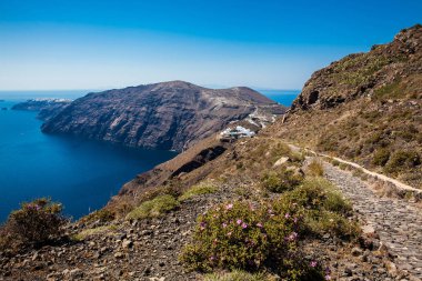 Santorini Adası Fira ve Oia şehirleri arasında yürüyüş yolu sayısı 9