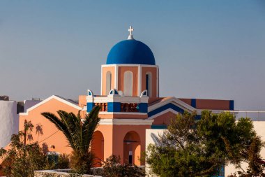 Santorini Adası'ndaki Oia City kiliselerinin geleneksel mimarisi