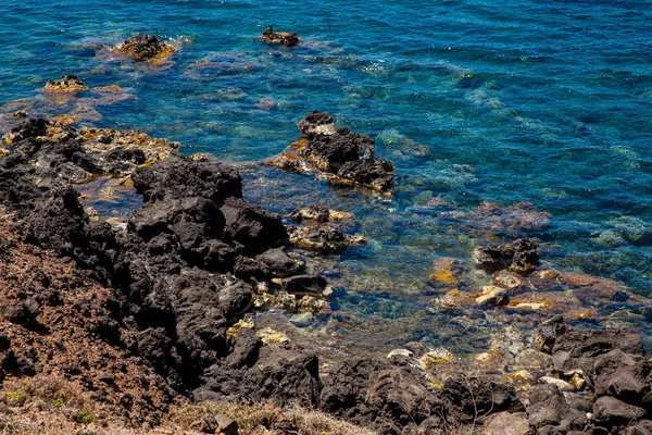 Detail of the rocks on the famous Red Beach at Santorini Island in a beautiful early spring day — Stock Photo, Image