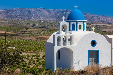 Bağlar ve Santorini Adası'nda Akrotiri köyünde bulunan Holy Trinity Kilisesi