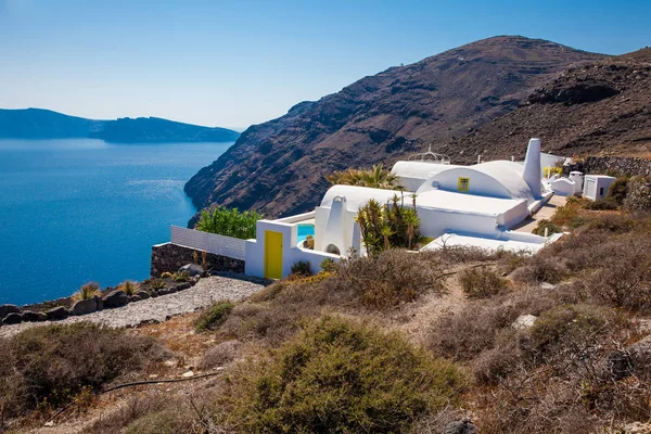 The Architect Villas Santorini located next to the walking path number 9 between Fira and Oia — стоковое фото