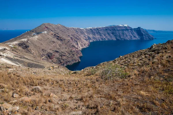 サントリーニ島のフィラとオイアの間の歩道9番から見た美しい風景 — ストック写真