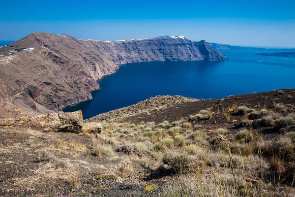 サントリーニ島のフィラとオイアの間の歩道9番から見た美しい風景 — ストック写真