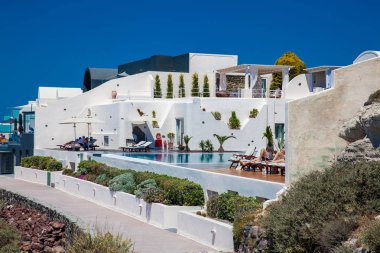 Santorini Adası 'ndaki güzel beyaz evler ve binalar