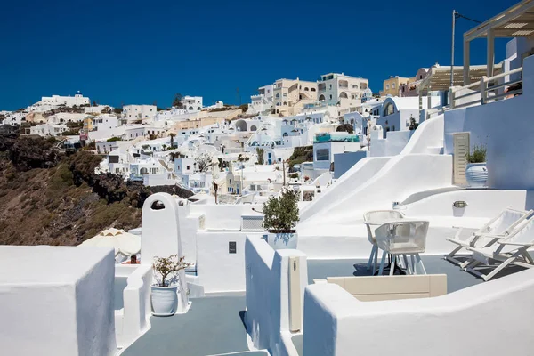 Hermosas casas blancas y edificios en Isla de Santorini —  Fotos de Stock