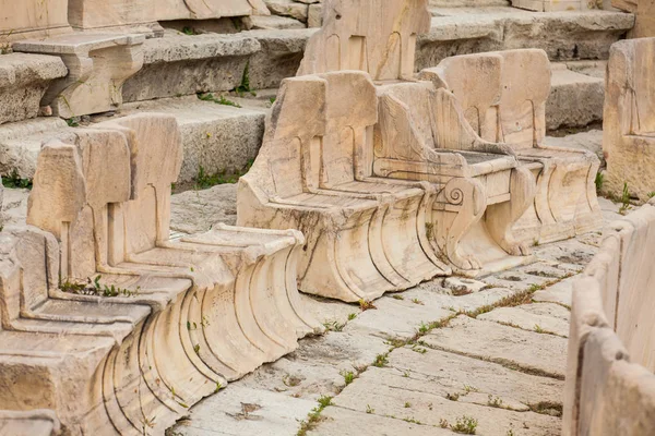 Dettaglio delle sedute al Teatro di Dioniso Eleoncello costruite ai piedi dell'Acropoli ateniese risalenti al VI secolo a.C. — Foto Stock