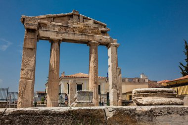 Atina Roma Agora 'da bulunan Athena Archegetis Kapısı' nın kalıntıları
