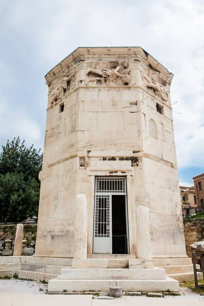 風の塔紀元前2世紀に建設されたアテネのローマ・アゴラにある八角形の五角形の大理石の時計塔 — ストック写真