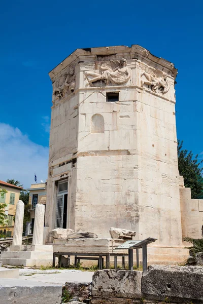 Torre dos Ventos uma torre de relógio de mármore Pentélico octogonal na Ágora Romana em Atenas construída no século II a.C.. — Fotografia de Stock