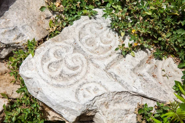 Detail of the carvings at the ancient ruins on the Roman Agora located to the north of the Acropolis in Athens — Stock Photo, Image