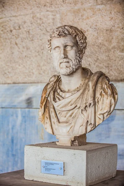 希腊雅典 2018年4月 皇帝安东尼努斯 皮乌斯在雅典阿塔罗斯广场的肖像半身像 — 图库照片