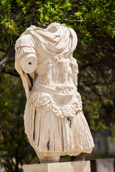 Statua dell'Imperatore Adriano all'Agorà ateniese — Foto Stock