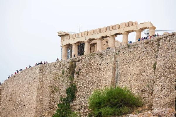 Ancient ruins on the south face of the Acropolis Hill in Athens city — Stock Photo, Image