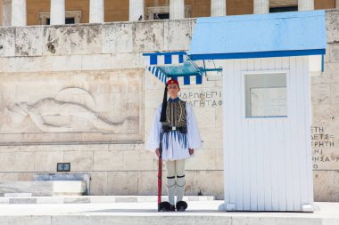 Atina 'daki Meçhul Asker Mezarı önünde Cumhurbaşkanlığı Muhafız askerleri
