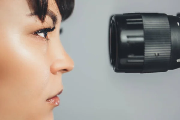 Ophthalmologist Doctor Woman Looking Eyepiece Ophthalmology Close Horizontally — Stock Photo, Image