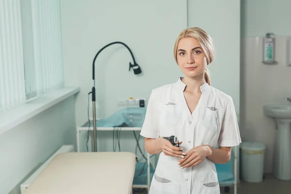 Prevención Médica Enfermedades Del Oído Médico Otorrinolaringólogo Infantil Sonriendo Examen —  Fotos de Stock