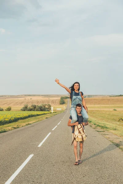 Auto Stop Une Fille Assise Sur Les Épaules Mec Levez — Photo