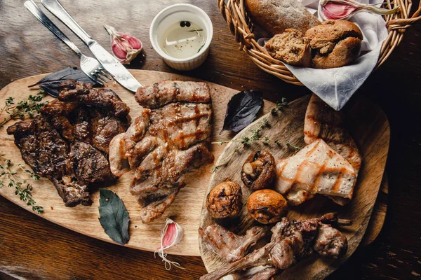 Verschiedene Arten Von Gegrilltem Fleisch Marmoriertes Rindfleisch Schweinefleisch Hühnerstücke Fleischgerichte — Stockfoto