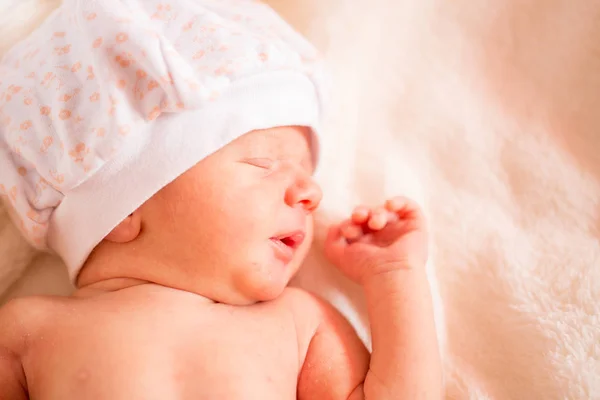 Bebé Duerme Cama Niño Recién Nacido Primogénito Espacio Copia Para — Foto de Stock