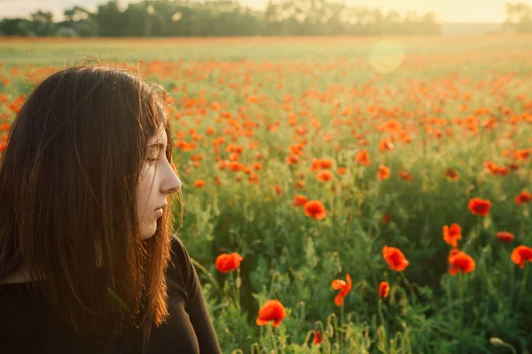 Young Girl Sad Beautiful Field Poppies Large Portrait Girl Background — Stock Photo, Image