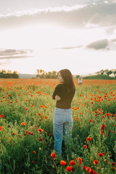 Girl Standing Her Back Field Flowers Summer Evening Copy Space — Stock Photo, Image