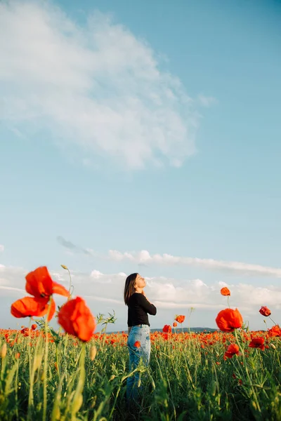 Oriental Girl Standing Field Poppies Young Girl Enjoys Summer Sunset — Stock Photo, Image