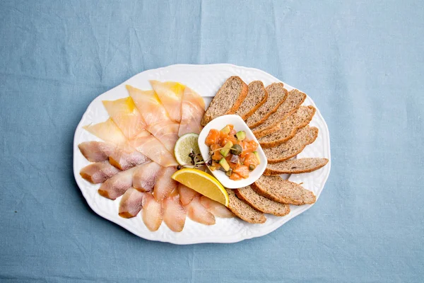 Carne Pescado Aperitivo Para Almuerzo Cocina Balcánica — Foto de Stock