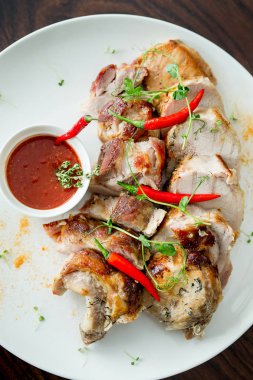 Fırında et: tavuk, domuz eti, sığır eti, kuzu. Uygun diyet